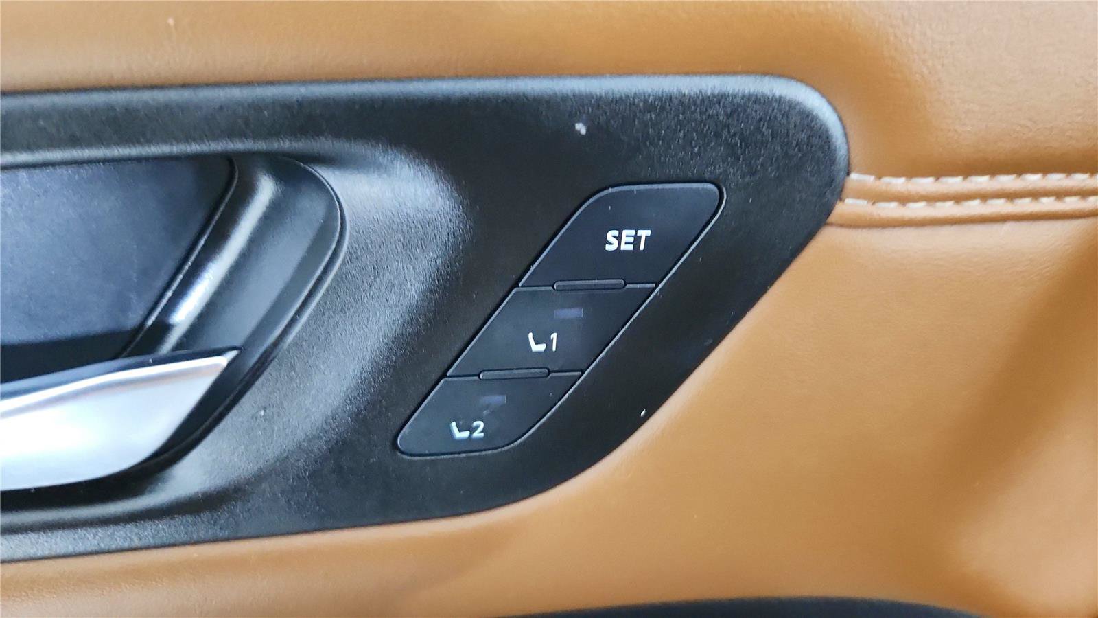 Used 2024 Nissan Pathfinder Platinum FWD image 13