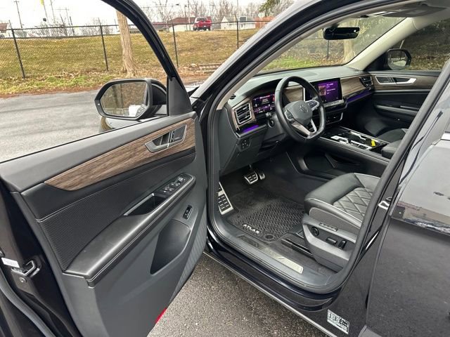 Used 2024 Volkswagen Atlas SEL Premium R-Line image 40