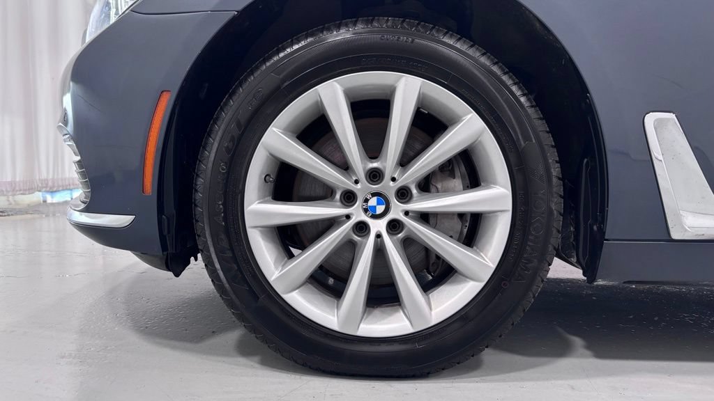 Used 2018 BMW 740i xDrive AWD/4WD image 30