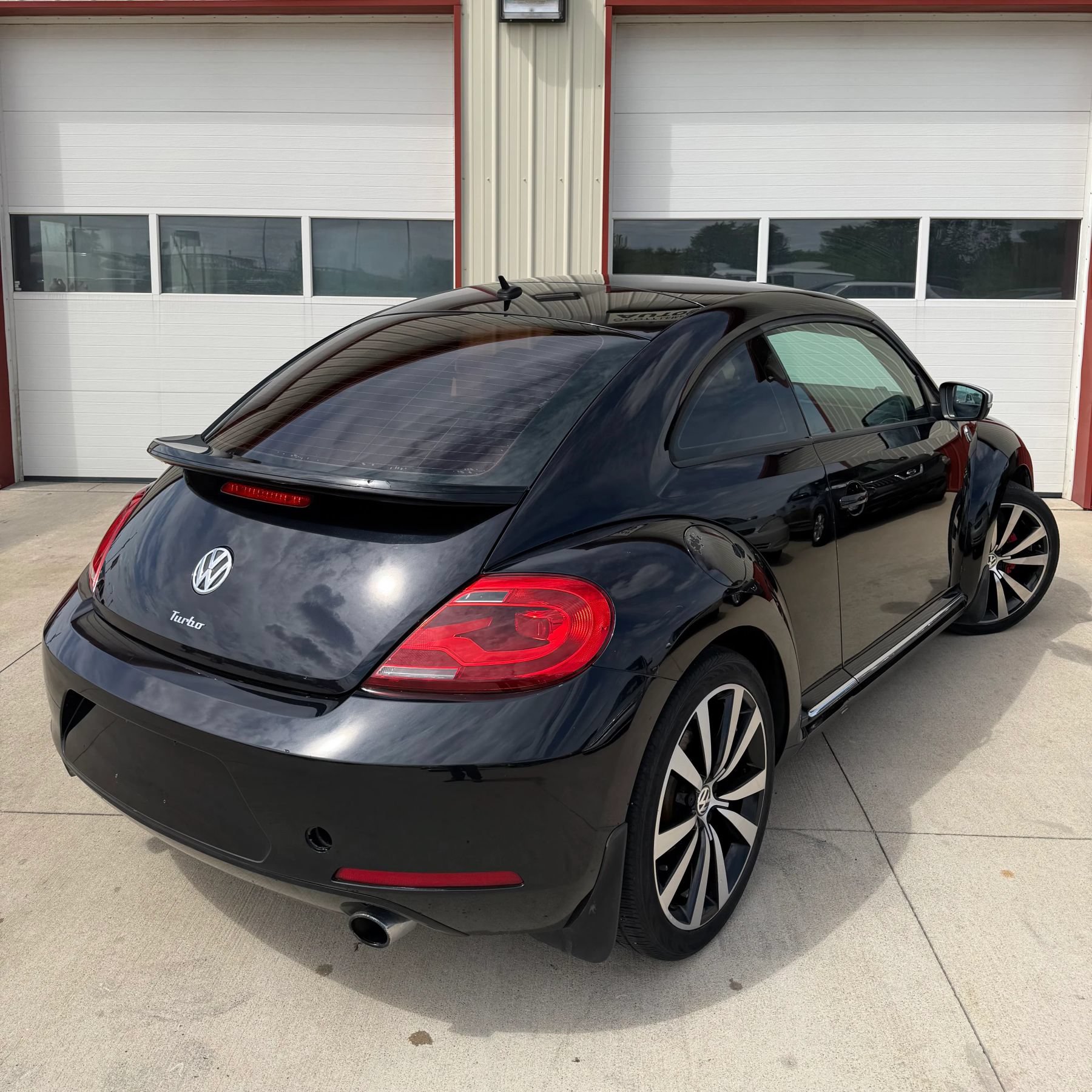 Used 2012 Volkswagen Beetle Launch Edition FWD image 12