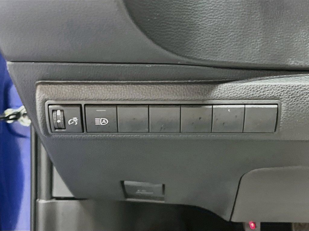 Used 2025 Toyota Corolla XSE FWD image 10