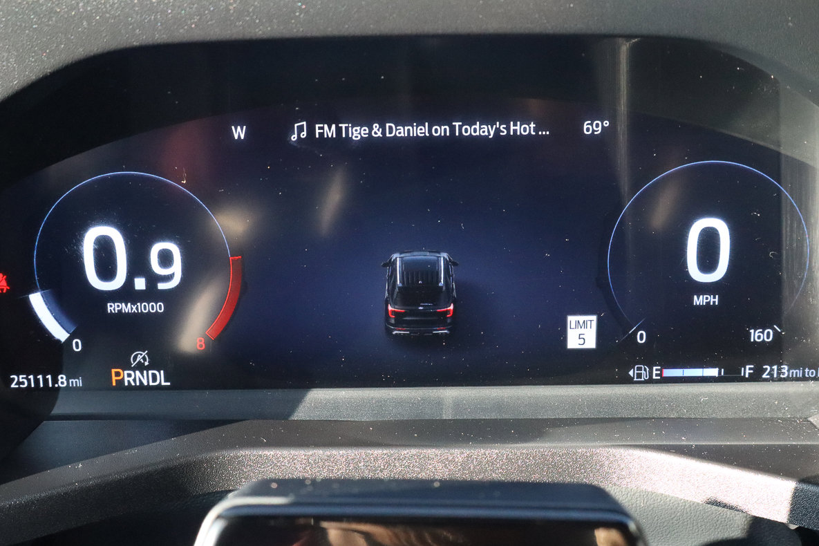 Used 2025 Ford Explorer ST-Line w/ ST-Line Street Pack image 31