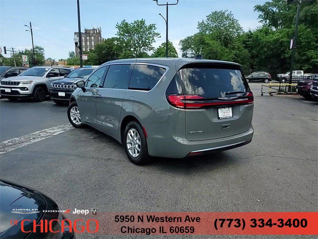 New 2025 Chrysler Pacifica Select FWD image 7