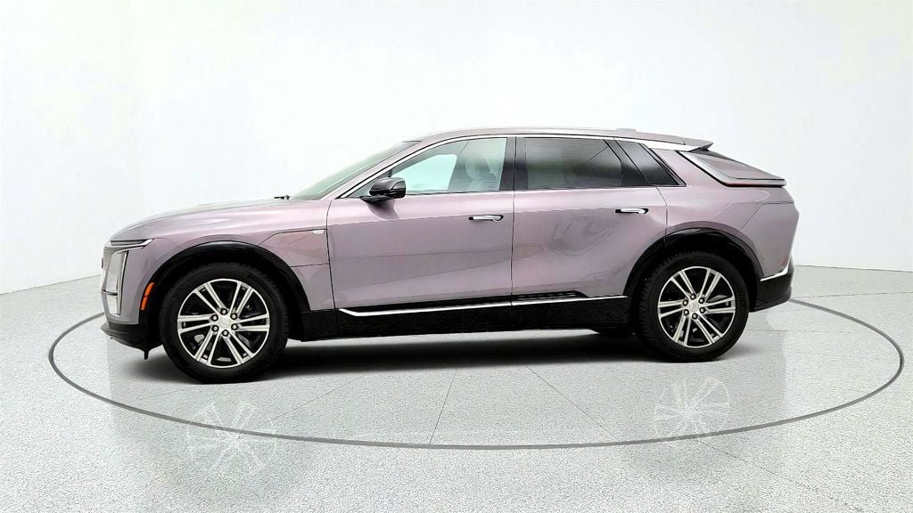 Used 2025 Cadillac Lyriq Luxury AWD/4WD image 8