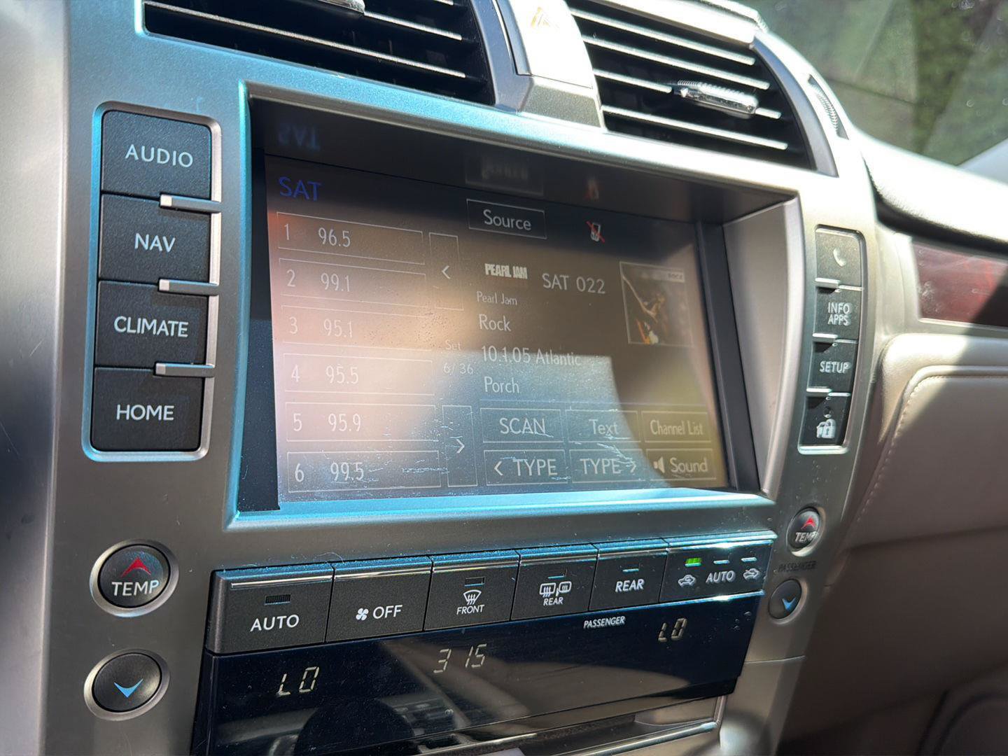 Used 2015 Lexus GX 460 w/ Premium Package AWD/4WD image 26