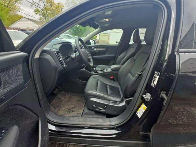 Certified 2023 Volvo XC40 B5 Core w/ Convenience Package AWD/4WD image 11