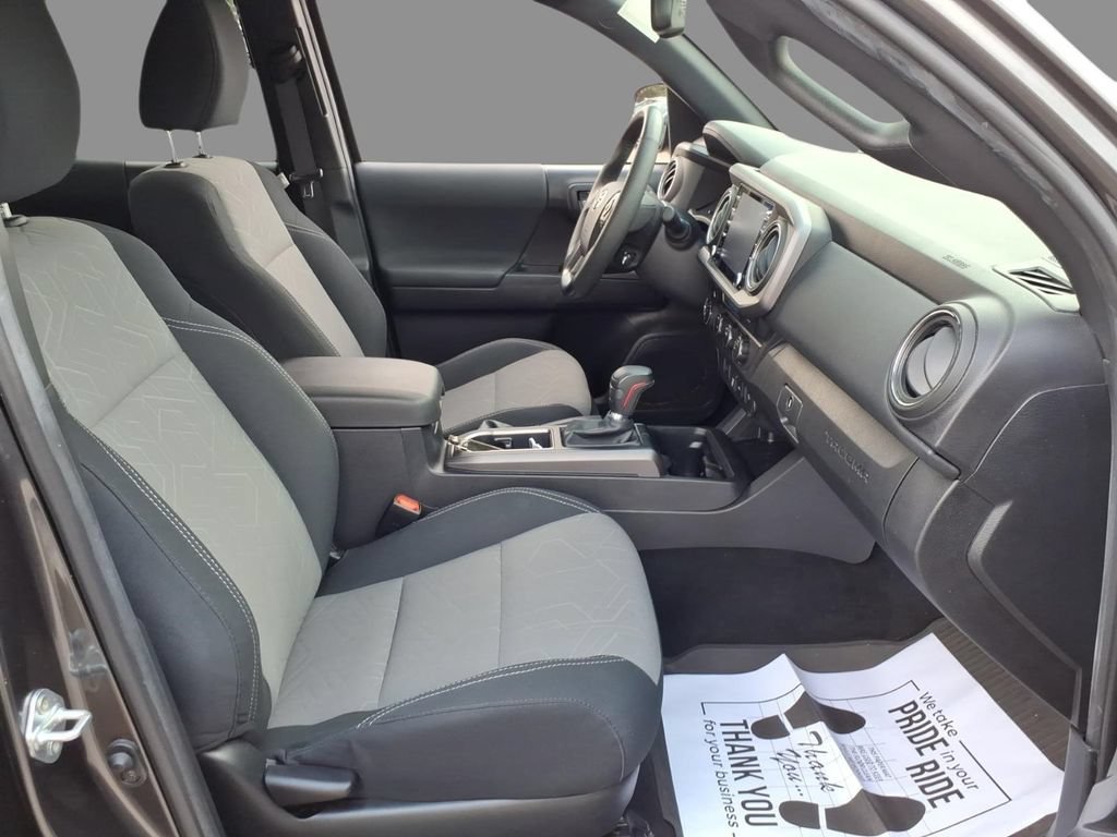 Used 2022 Toyota Tacoma TRD Sport w/ Black Out Package (TMS) AWD/4WD image 13