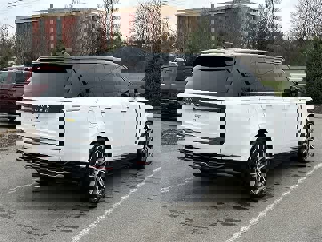 Used 2025 Land Rover Range Rover SE image 25