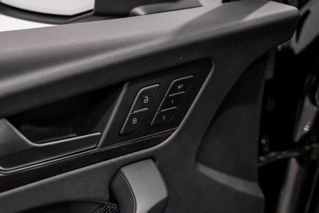 Used 2024 Audi Q5 e Prestige w/ Prestige Package image 48