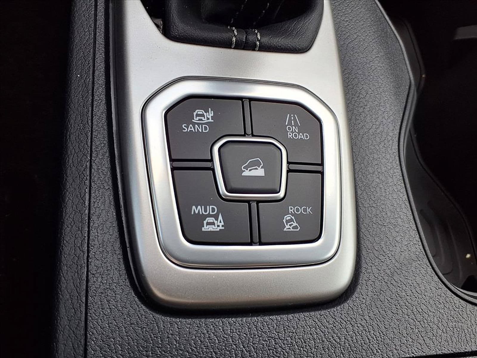 New 2026 Nissan Frontier SV w/ All-Weather Content Package AWD/4WD image 18