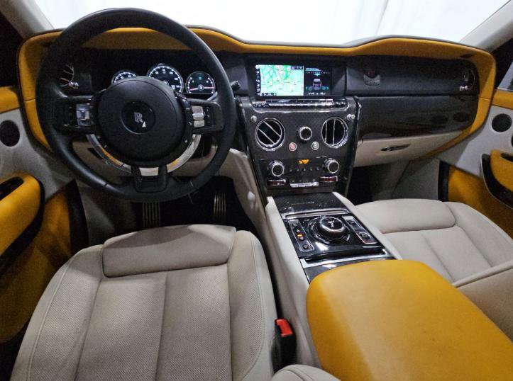 Used 2022 Rolls-Royce Cullinan Black Badge w/ Dark Exterior Package image 3