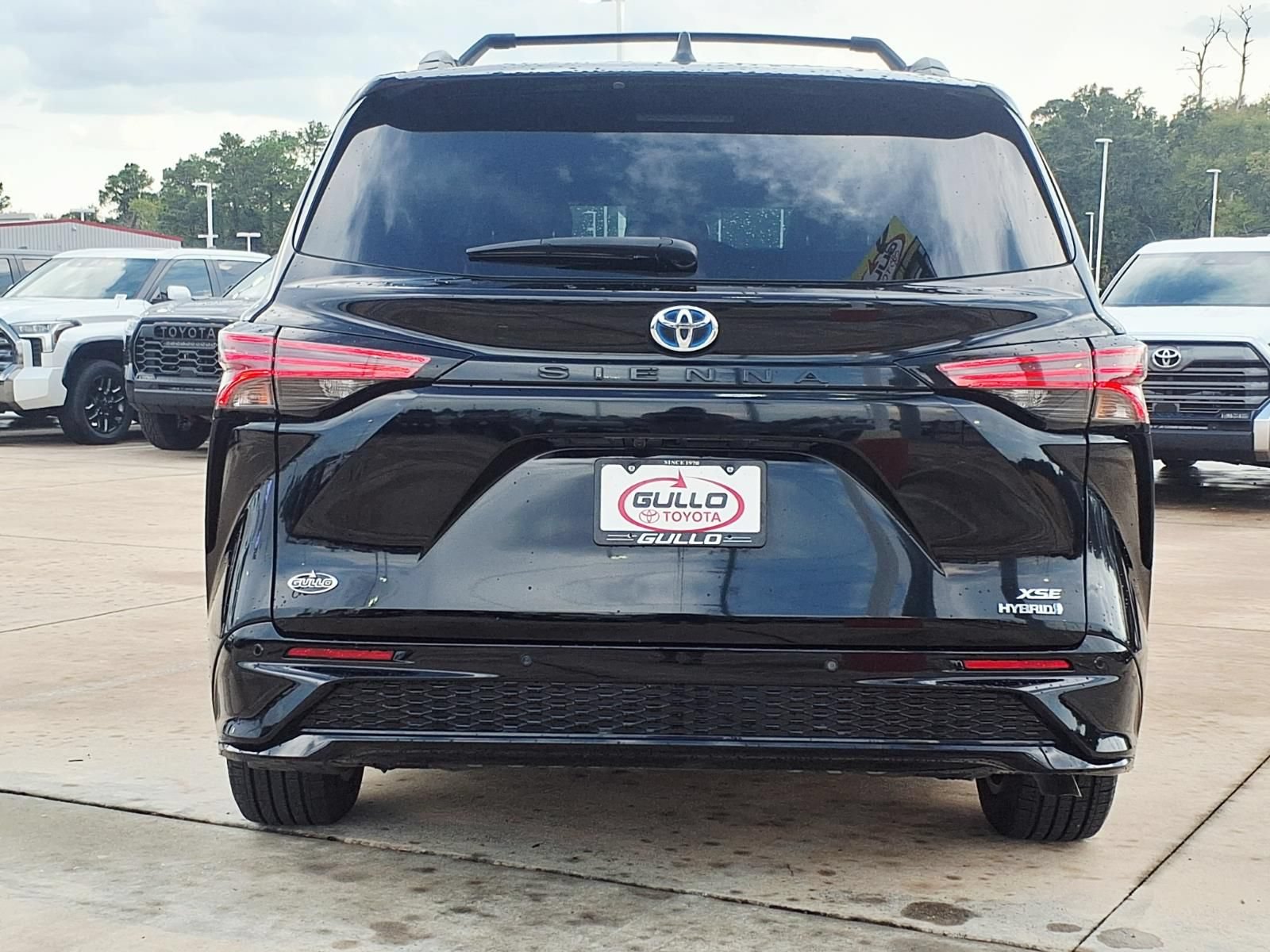 Certified 2023 Toyota Sienna XSE w/ XSE Plus Package FWD image 6