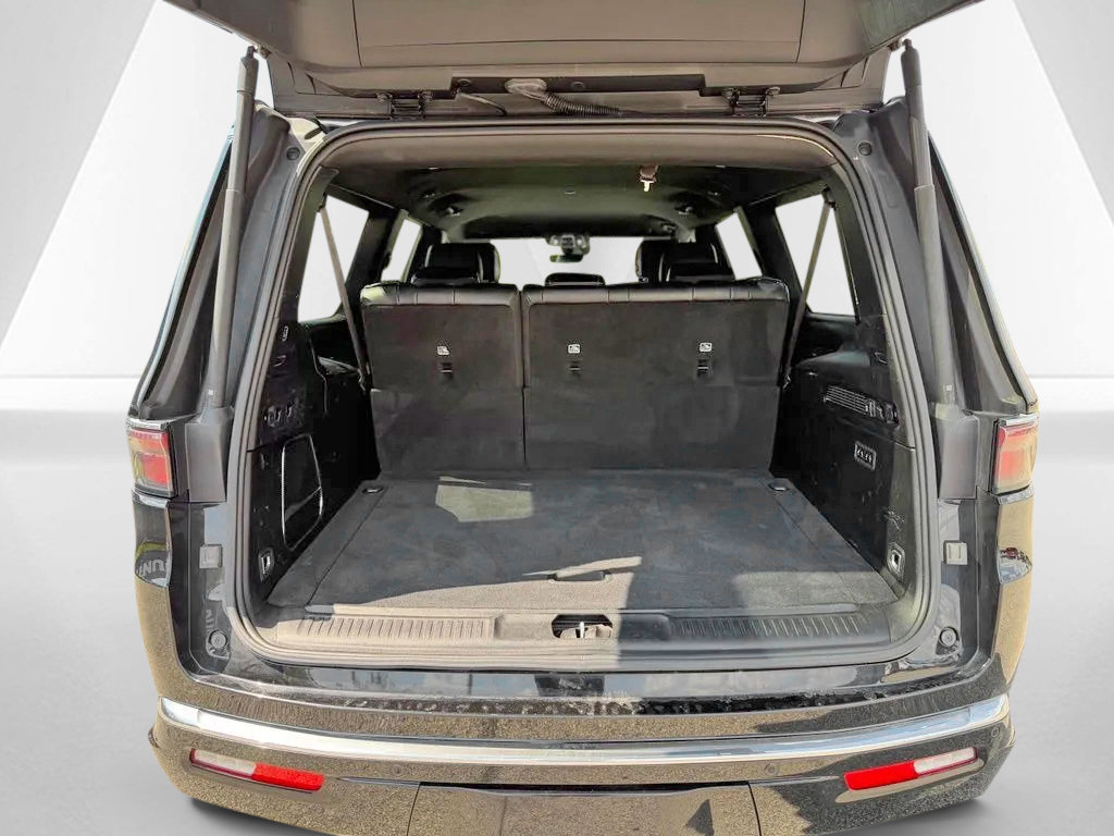 Used 2024 Jeep Wagoneer L Series II w/ Flexible Seating Group AWD/4WD image 33