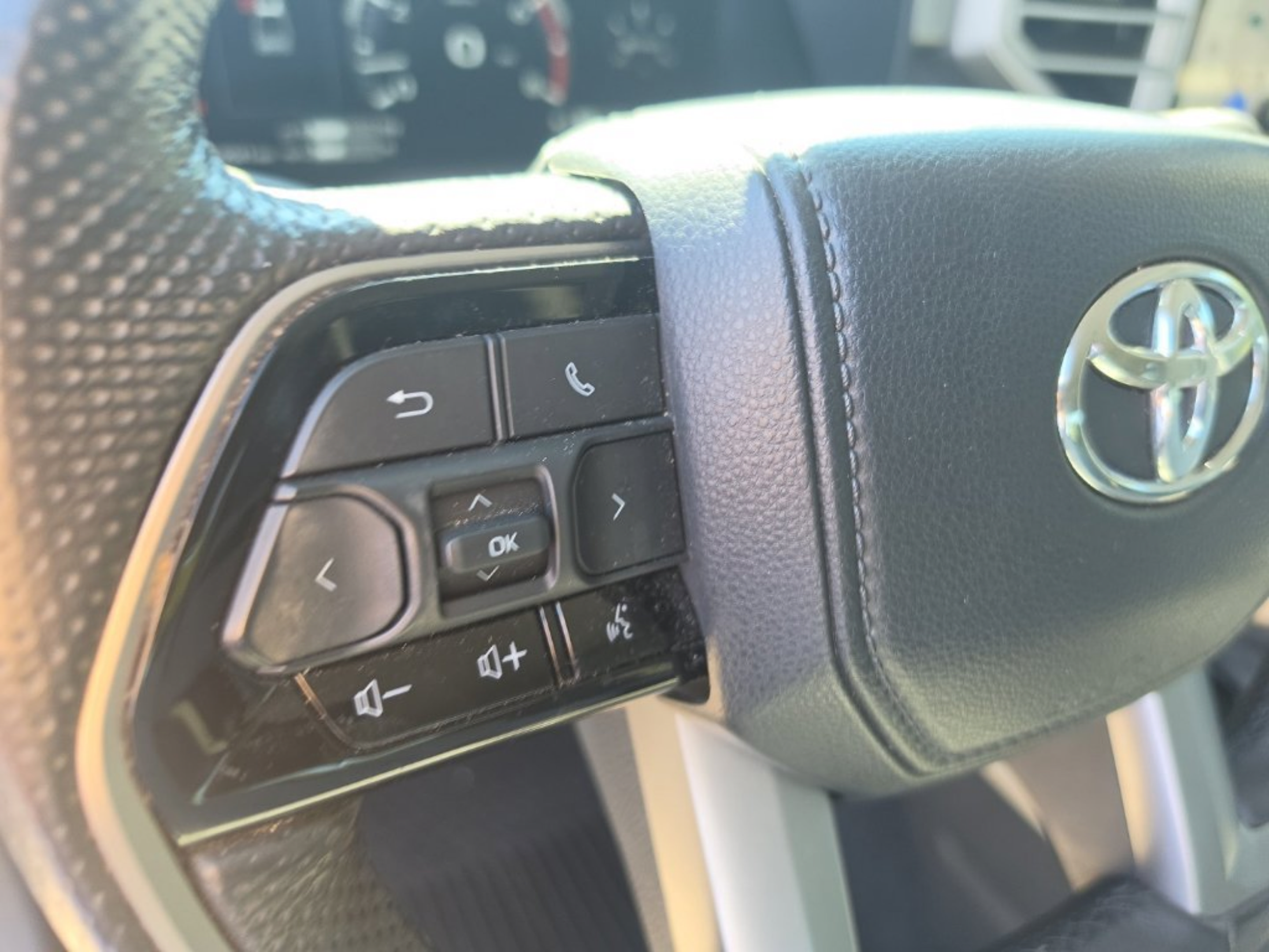 Used 2024 Toyota Tundra Limited w/ Power Package AWD/4WD image 14