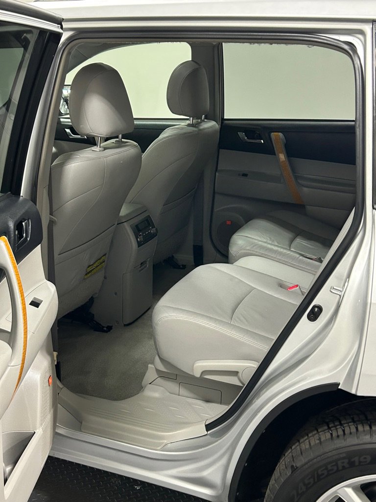 Used 2010 Toyota Highlander Limited image 9