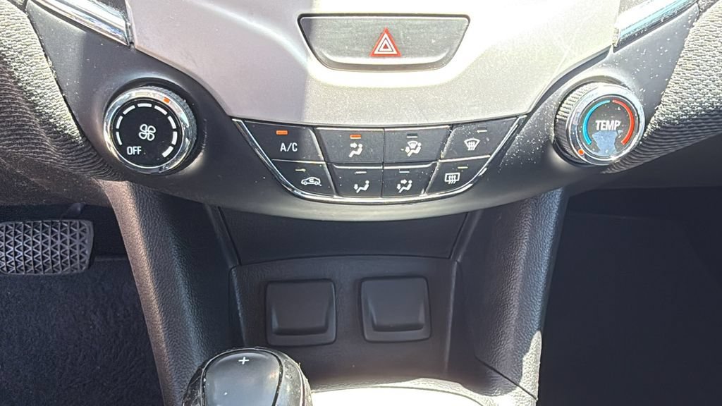 Used 2018 Chevrolet Cruze LS FWD image 30