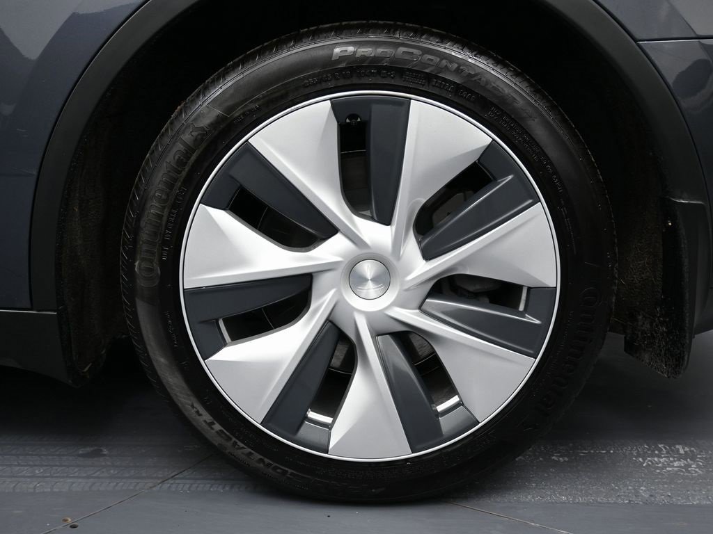 Used 2021 Tesla Model Y Long Range image 11