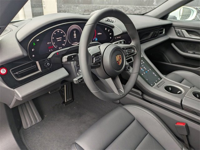 Used 2025 Porsche Taycan image 3