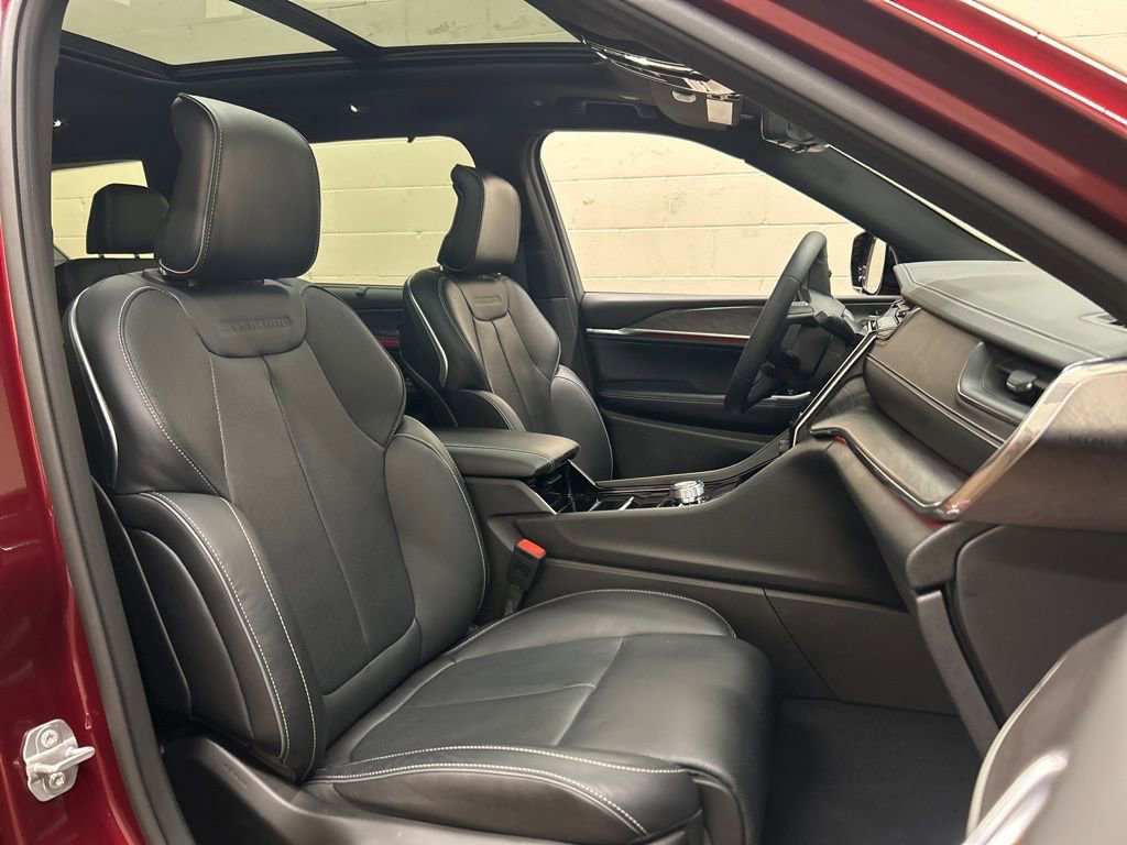 Used 2025 Jeep Grand Cherokee L Overland w/ Luxury Tech Group IV image 12