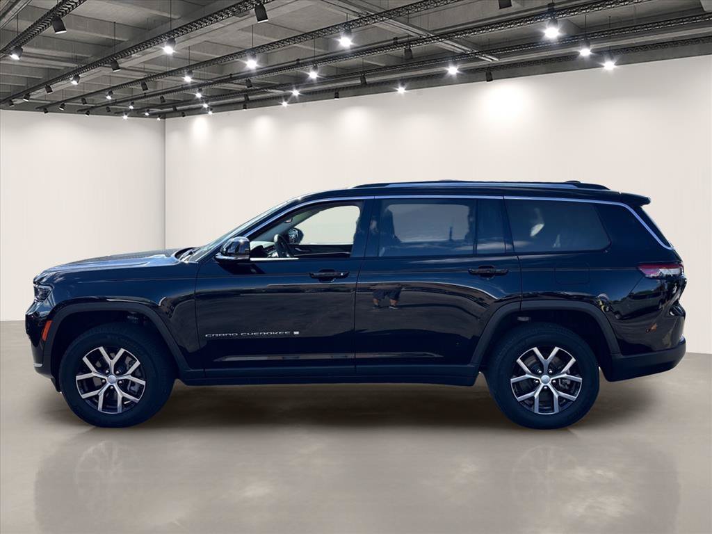Used 2023 Jeep Grand Cherokee L Limited w/ Trailer Tow Group (B) AWD/4WD image 4