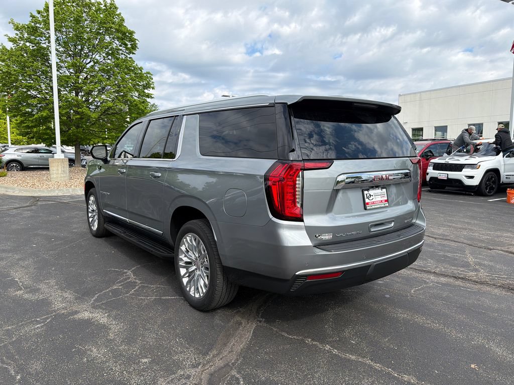 Used 2023 GMC Yukon XL SLT AWD/4WD image 8
