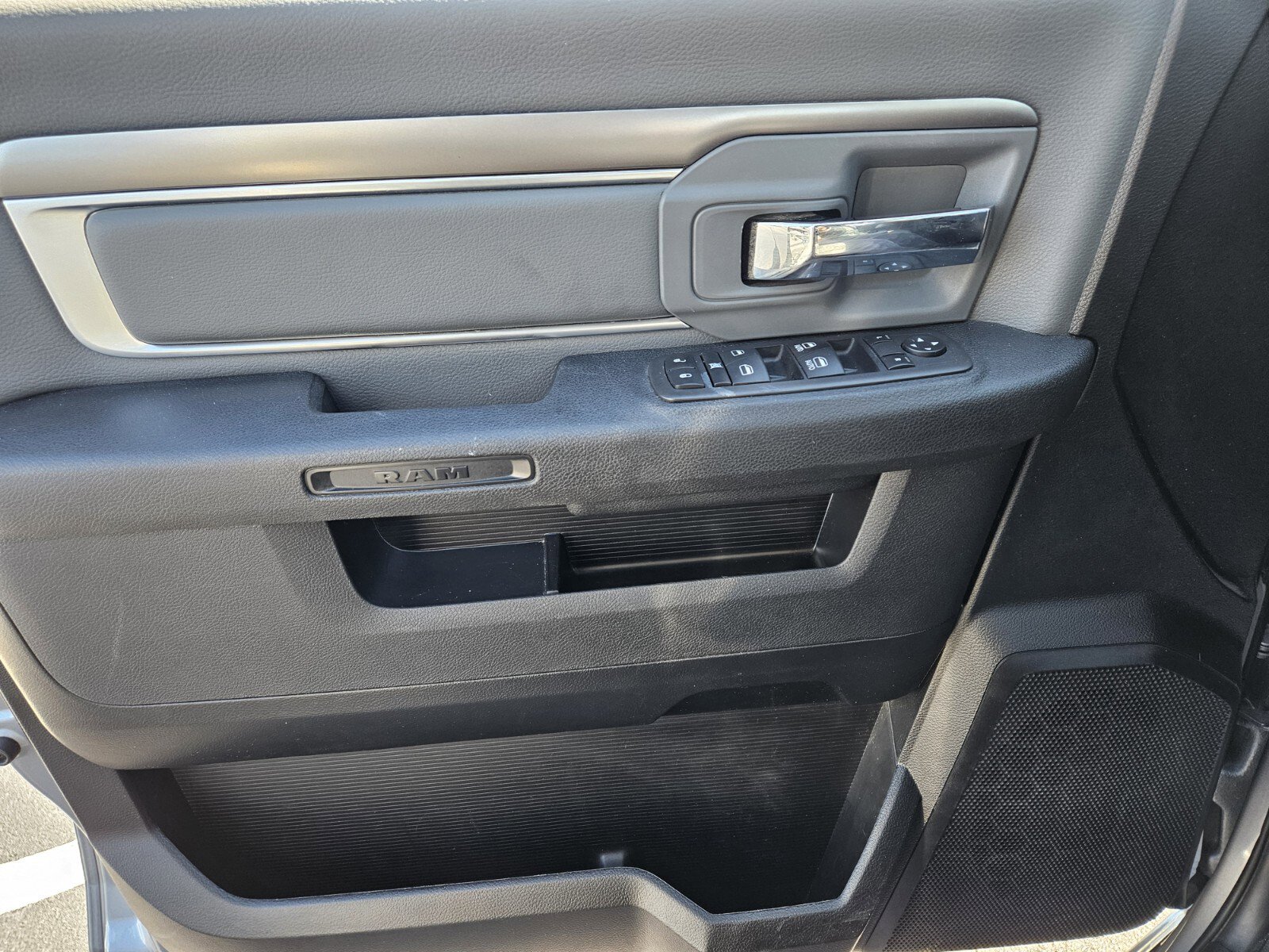 Used 2024 RAM 1500 Classic SLT image 28