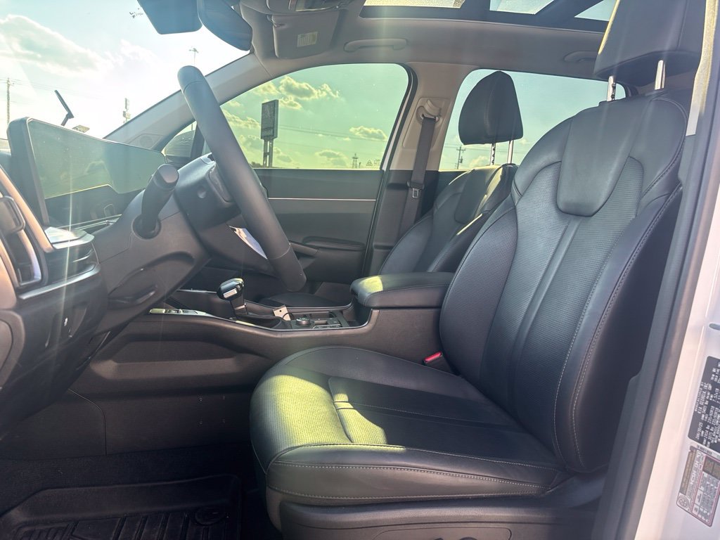 Used 2025 Kia Sorento S w/ Panoramic Sunroof Package FWD image 9