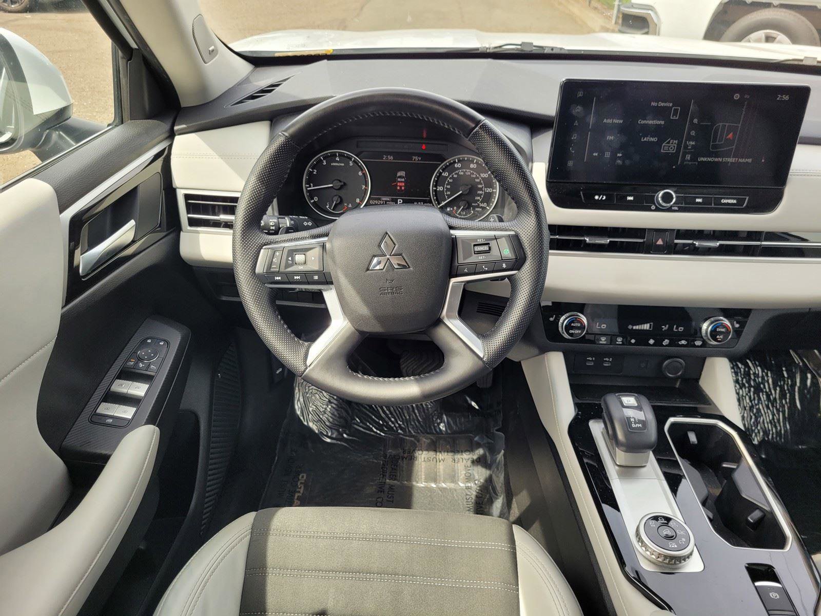 Used 2025 Mitsubishi Outlander SE AWD/4WD image 19