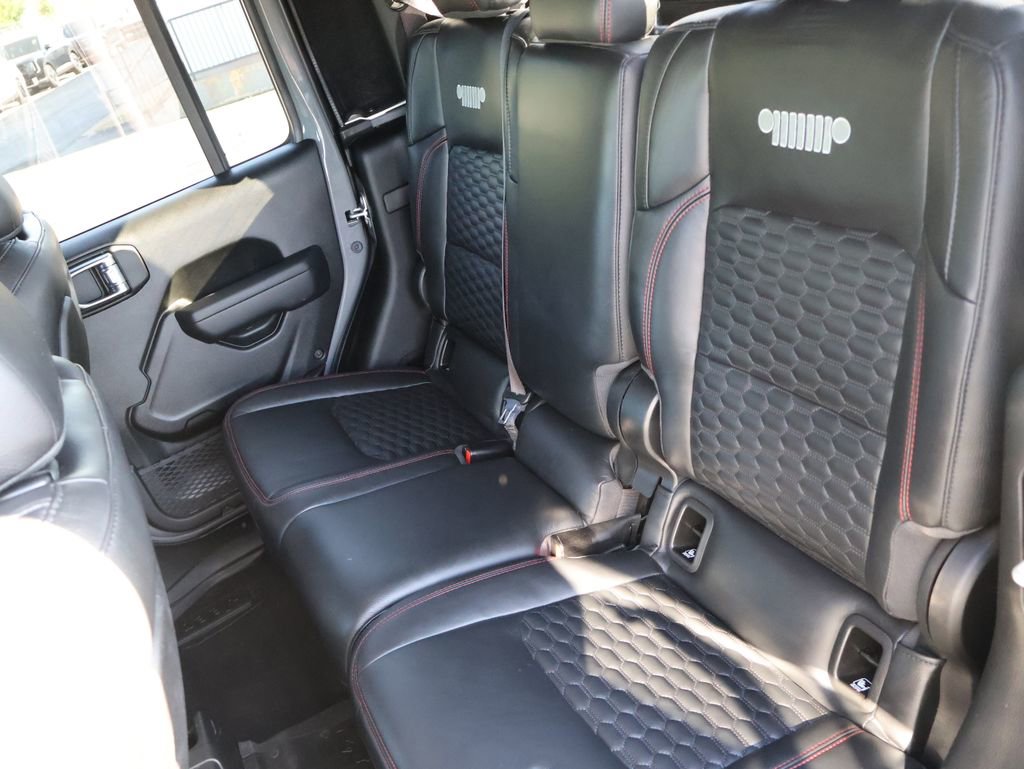 Used 2022 Jeep Gladiator Rubicon w/ LED Lighting Group AWD/4WD image 17