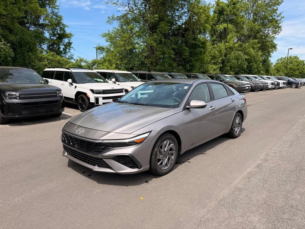 Used 2024 Hyundai Elantra SEL FWD image 8