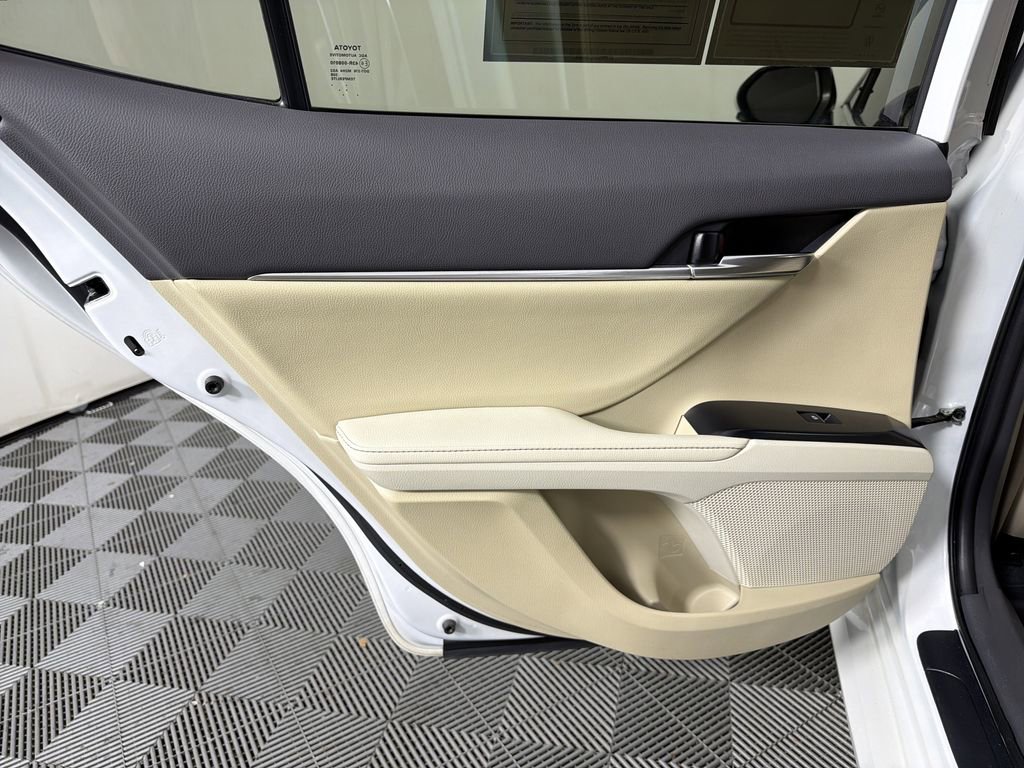 Used 2020 Toyota Camry XLE image 19