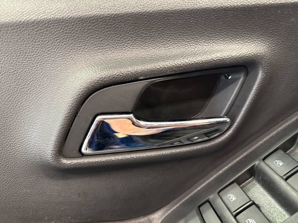 Used 2020 Chevrolet Trax LT FWD image 27
