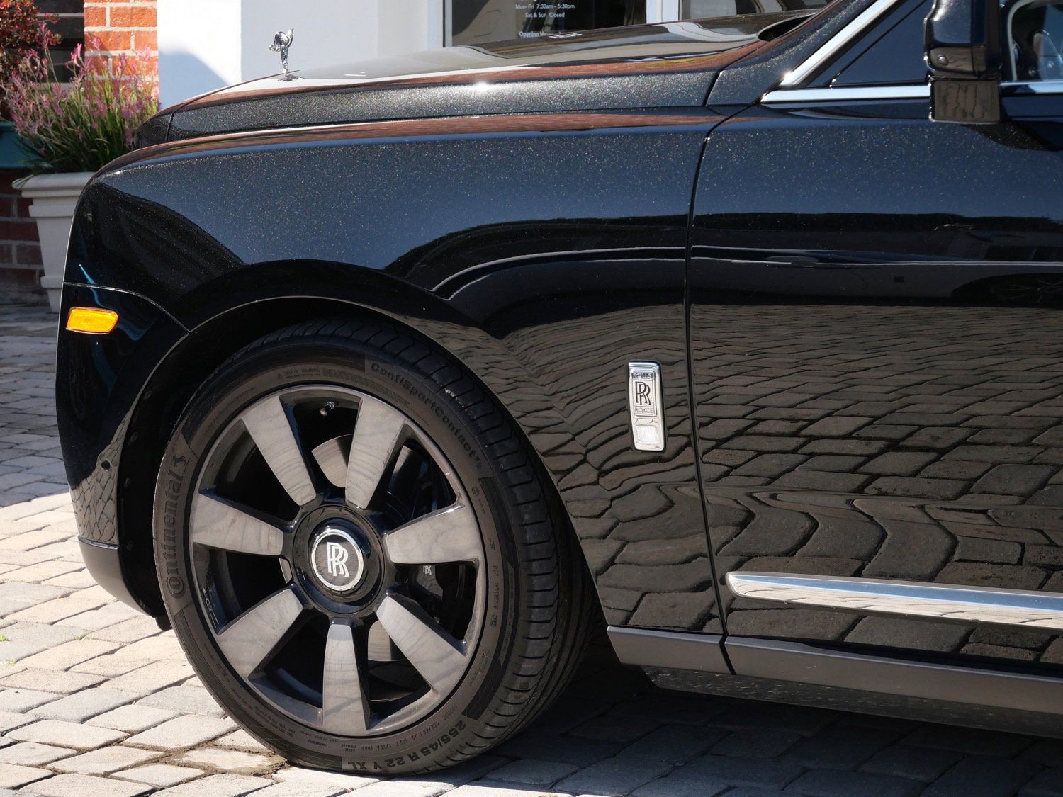 Used 2023 Rolls-Royce Cullinan w/ Cullinan Package image 13