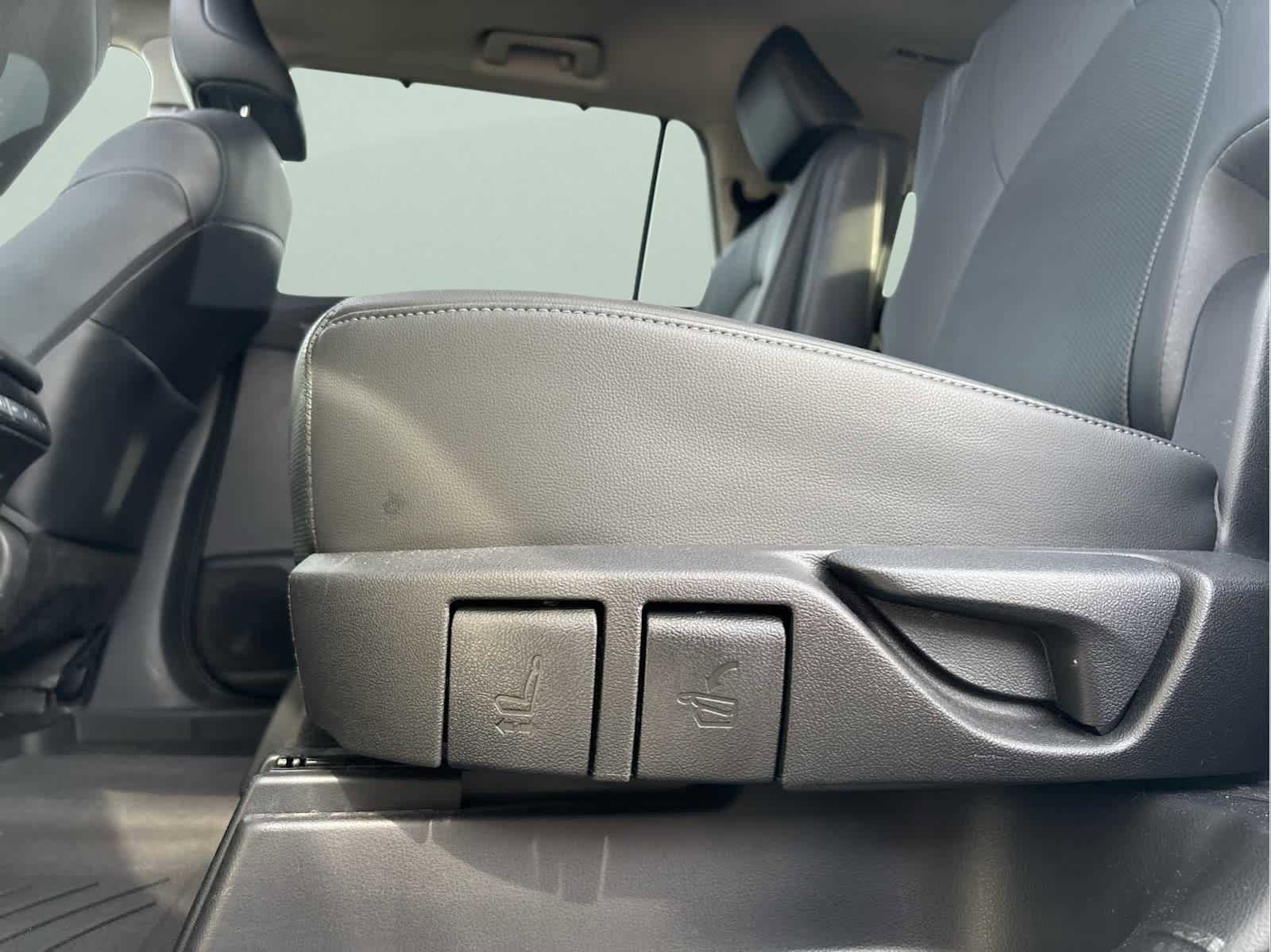 Used 2020 Toyota Highlander Limited image 18