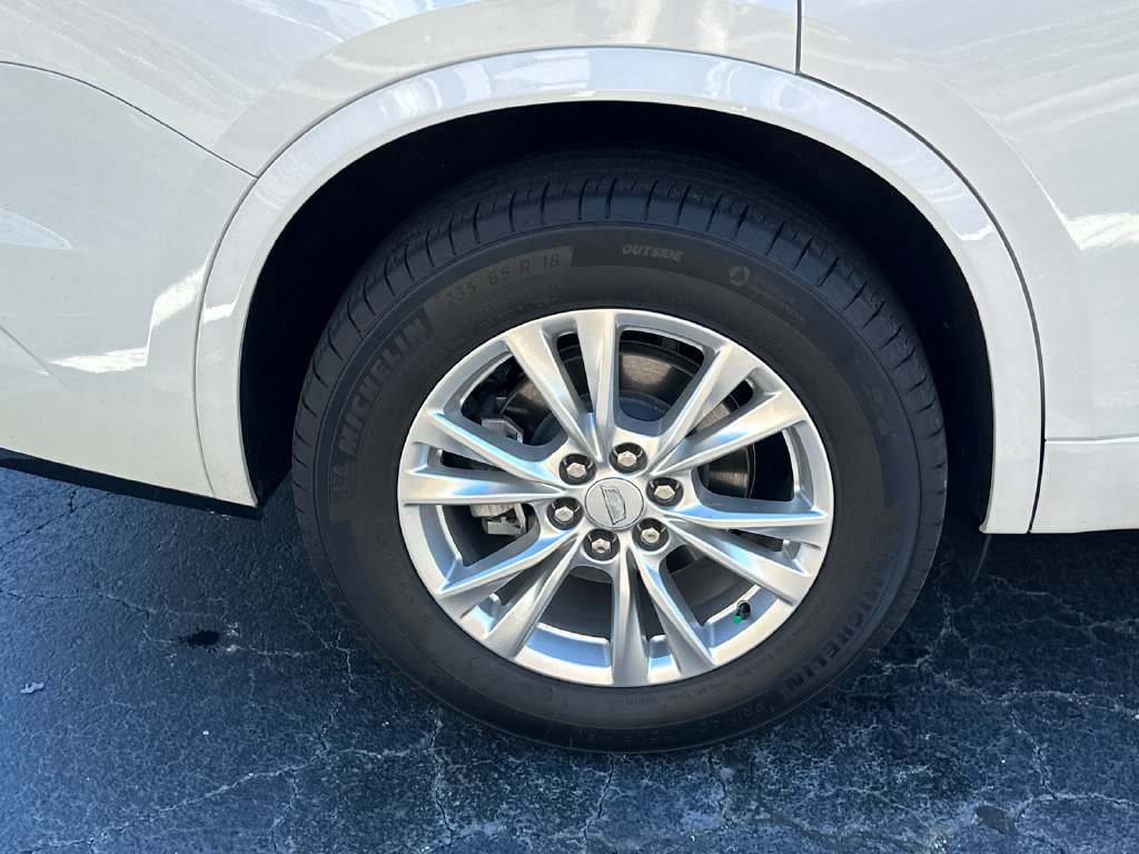 Certified 2025 Cadillac XT6 Luxury FWD image 17