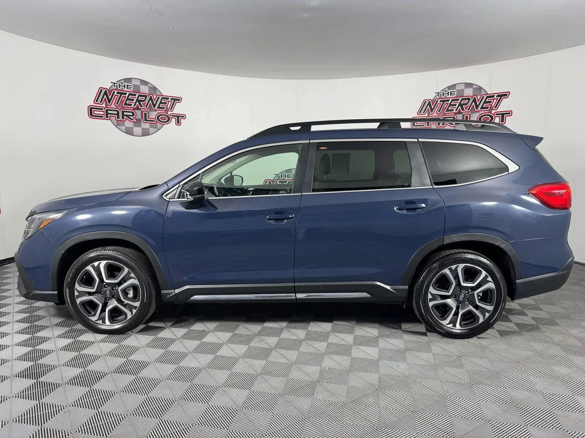 Used 2024 Subaru Ascent Limited w/ Technology Package AWD/4WD image 4