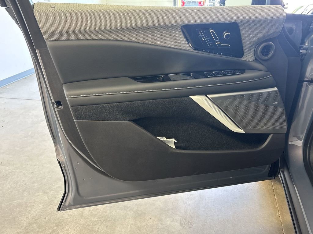 New 2025 Cadillac Optiq Luxury 1 w/ LPO, ONYX Package image 27