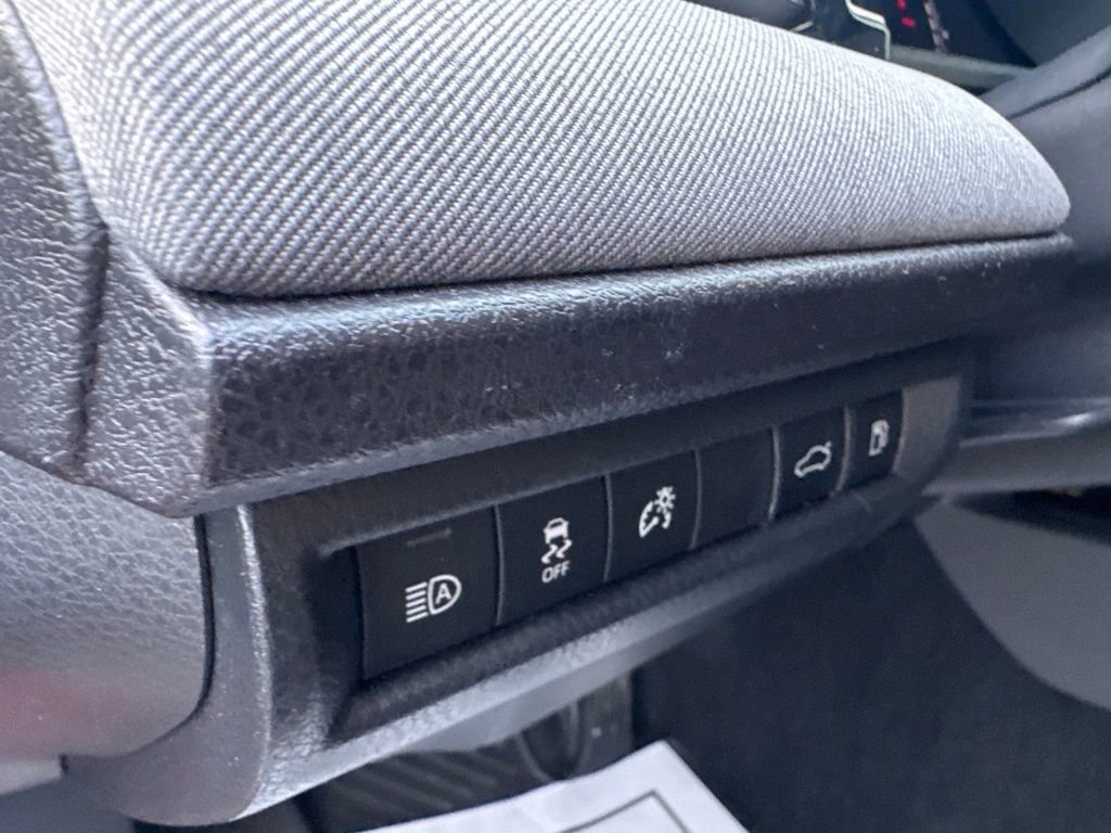 Used 2025 Toyota Camry LE image 12