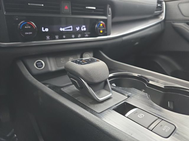 Used 2023 Nissan Rogue SV image 36