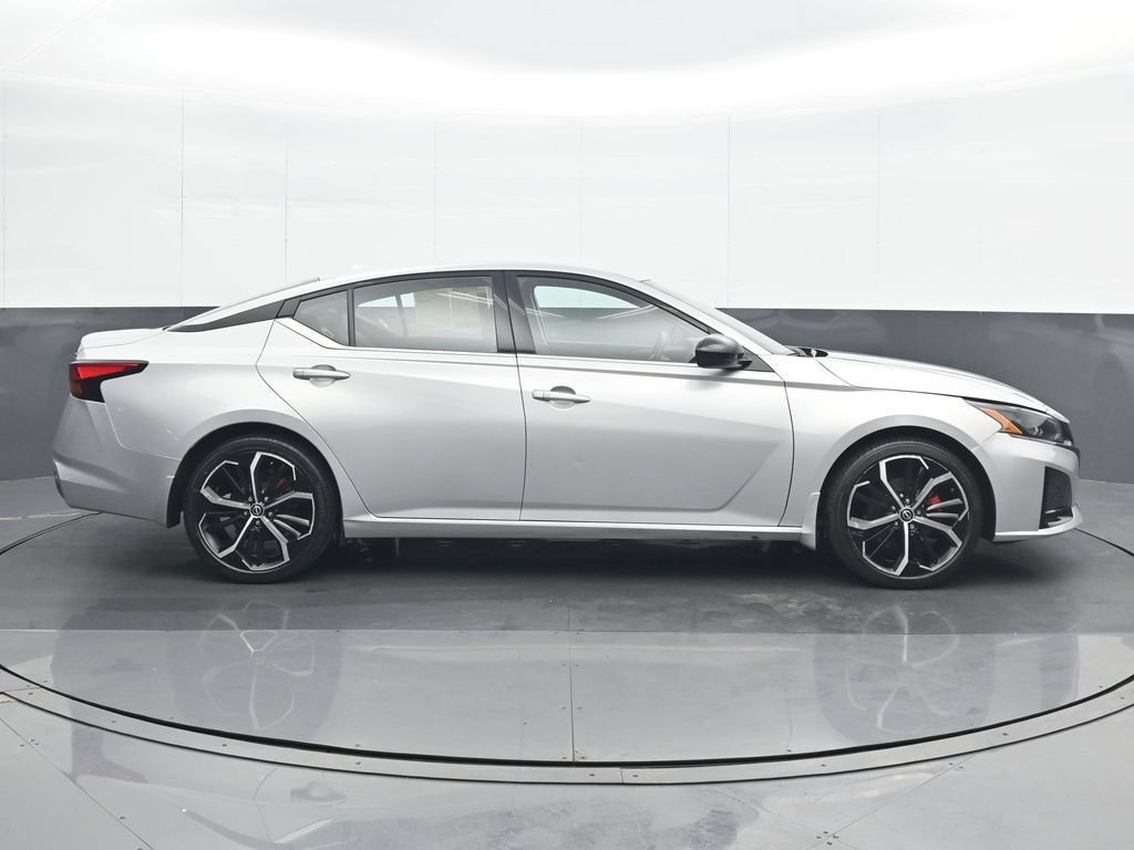 Used 2023 Nissan Altima 2.5 SR FWD image 7