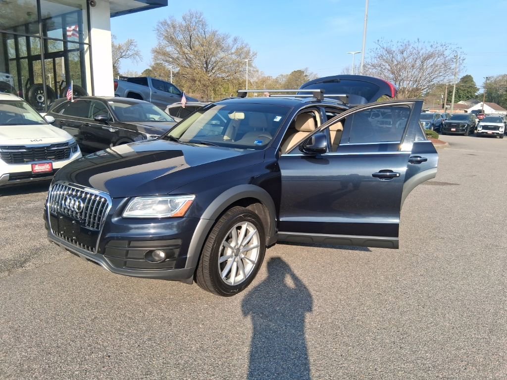 Used 2017 Audi Q5 2.0T Premium Plus w/ Technology Package image 29