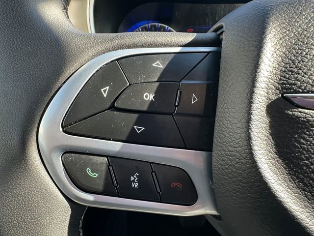 Used 2023 Chrysler Pacifica Touring-L image 16