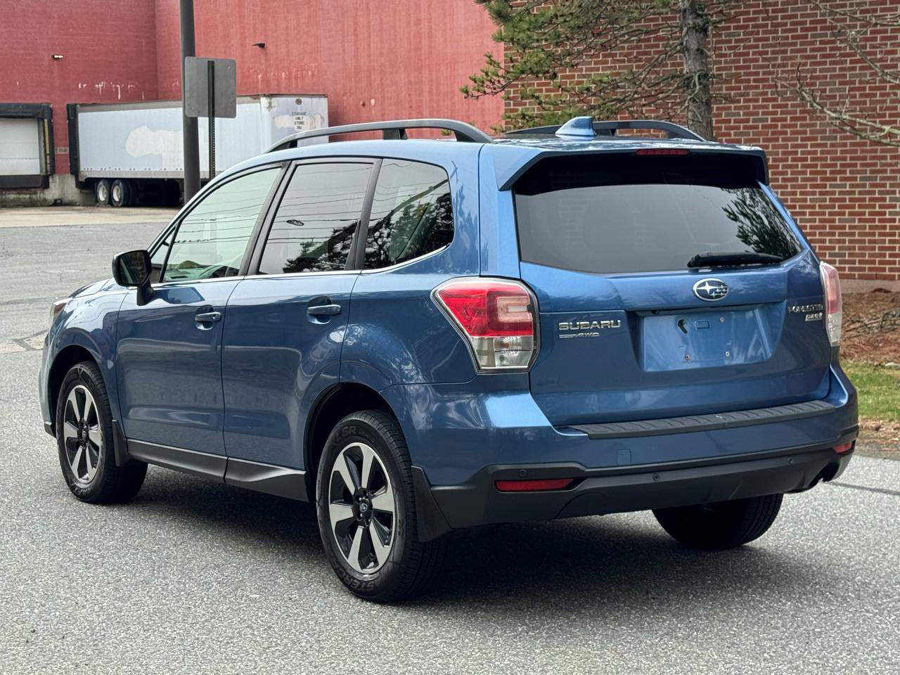 Used 2017 Subaru Forester 2.5i Limited AWD/4WD image 4
