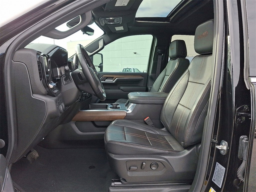 Used 2024 Chevrolet Silverado 3500 High Country w/ High Country Premium Package image 15