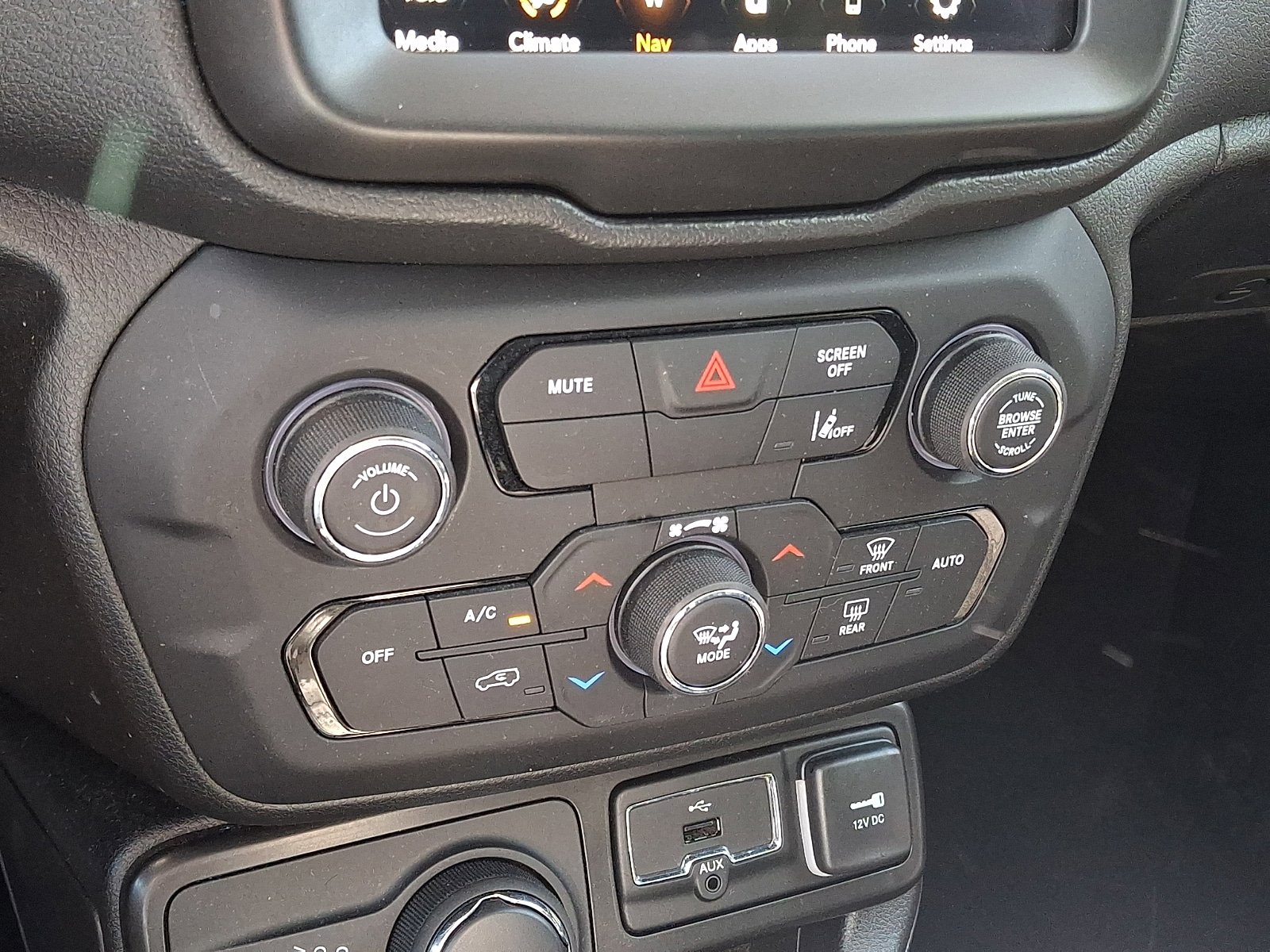 Used 2022 Jeep Renegade Latitude AWD/4WD image 16