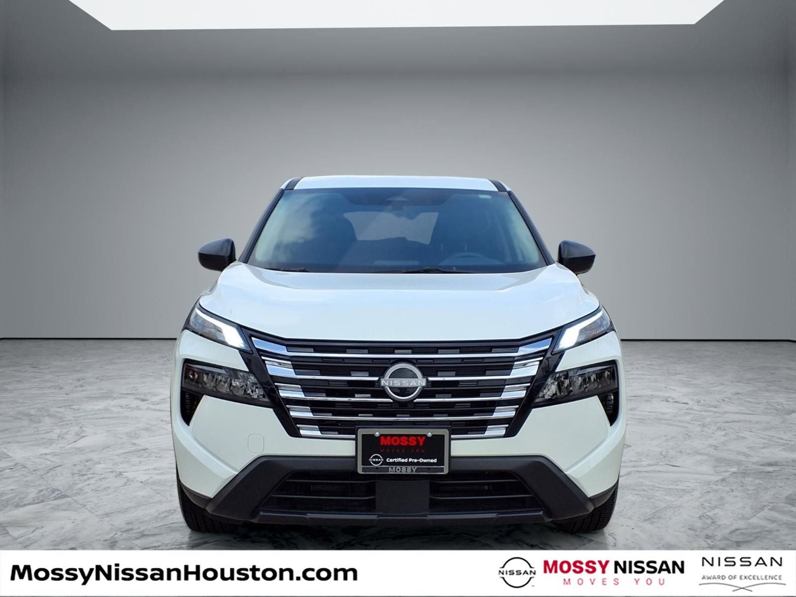 Used 2025 Nissan Rogue S image 3