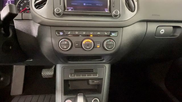 Used 2016 Volkswagen Tiguan SEL FWD image 32