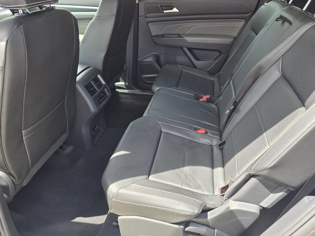 Certified 2023 Volkswagen Atlas SEL R-Line AWD/4WD image 12