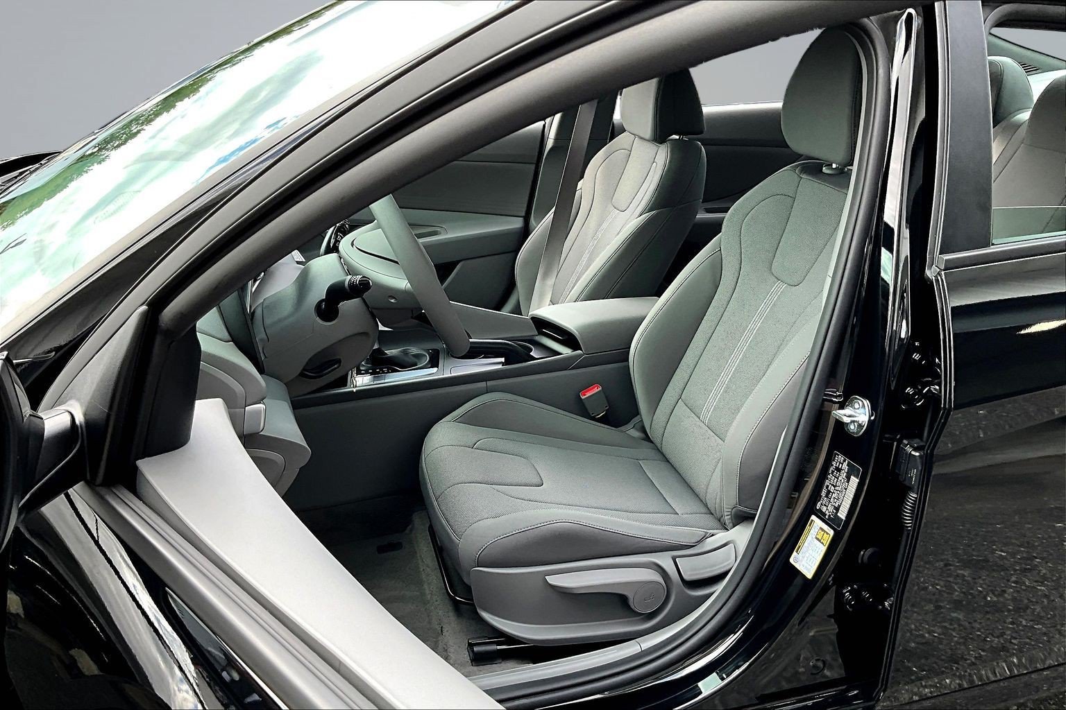 Used 2026 Hyundai Elantra SE FWD image 19
