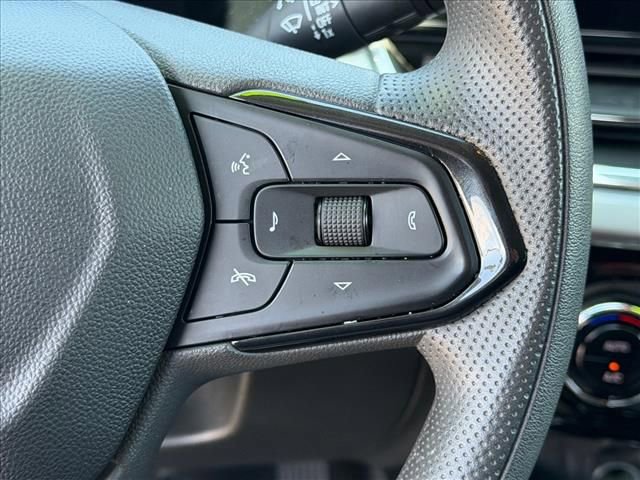 Certified 2025 Chevrolet Trax LT FWD image 17